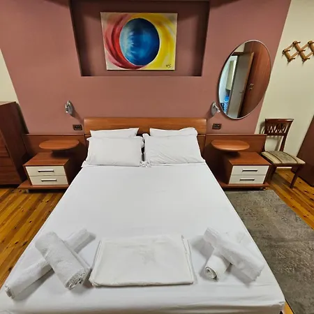 Duplex, Next To The New Bazaar Appartamento Tirana